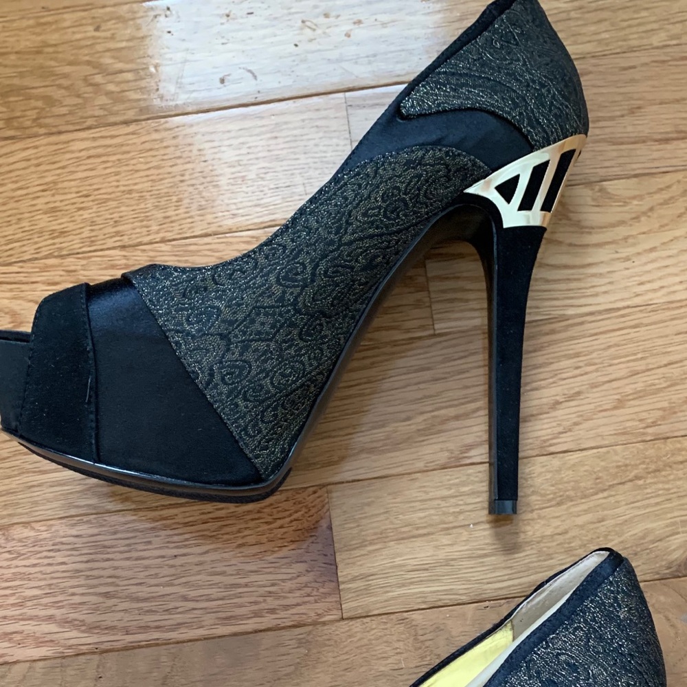 Nine West Chances black/gold peep toe heel.